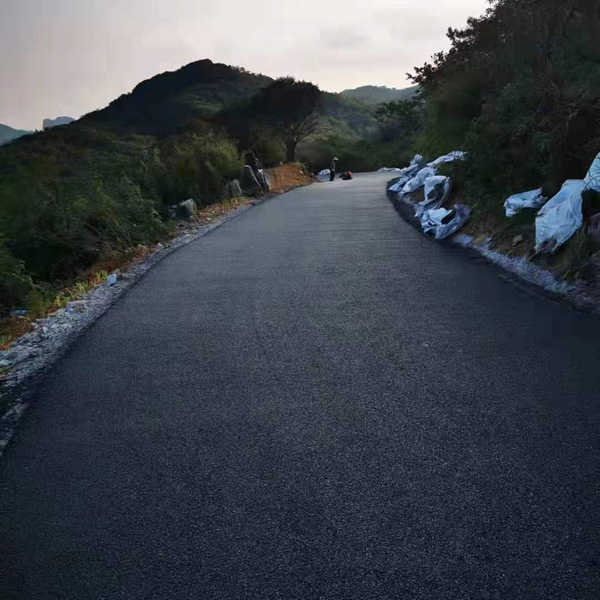 張家界七星山高寒山區(qū)冷補瀝青混凝土工程